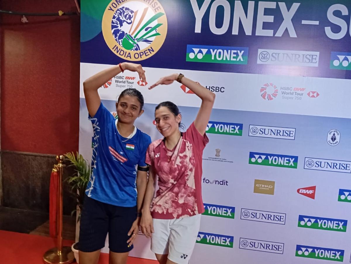 Rakshitha Ramraj (trái) và Anupama Upadhyaya (phải) sau trận đấu vòng một tại India Open. Rakshitha Ramraj (trái) và Anupama Upadhyaya (phải) sau trận đấu vòng một tại India Open.
